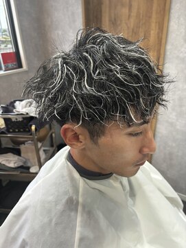 フリー(FREE) ツイストスパイラルパーマ×ホワイトメッシュ