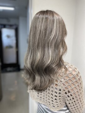 アンク クロス 関内店 外国人風ホワイトグレージュハイライト【AOI】