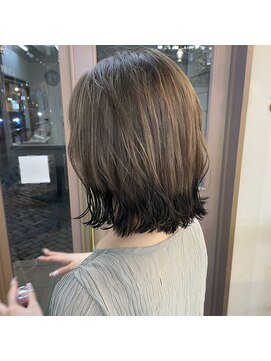 コレット 大宮(collet) 切りっぱなしボブ　ブラックルーツカラー