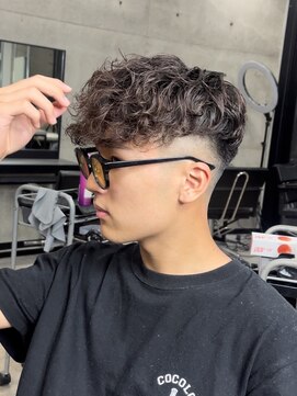 イーラ(era) スペインカール　刈り上げ眉カットツイストスパイラルパーマ