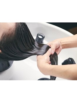 心から美しく誰もが振り返るツヤ髪に♪エイジング毛や熱などによる髪のダメージの悩みを根本から改善◇