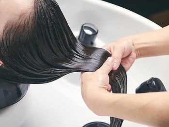 クックラ(kukkula)の写真/心から美しく誰もが振り返るツヤ髪に♪エイジング毛や熱などによる髪のダメージの悩みを根本から改善◇