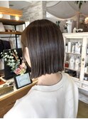 パツっとボブ×アッシュカラー
