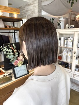 キートス(kiitos) パツっとボブ×アッシュカラー