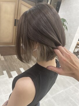オールバイオー(Owl by oOo) インナーカラーベージュ×ミルクティーグレージュボブ