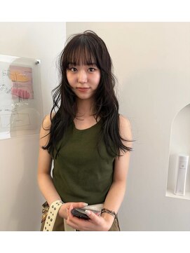 ユー(yew) ロングヘア／顔まわりカット／顔まわりレイヤー／透明感カラー