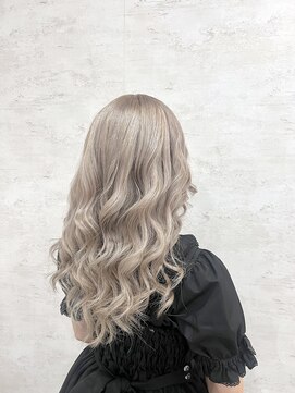 イル(iLu.) ホワイトベージュ/ダブルカラー/カラー/ブリーチ/カラー