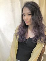 レイリー(Reilly) ゆるふわスタイリング。ラベンダーピンクでモテ髪に