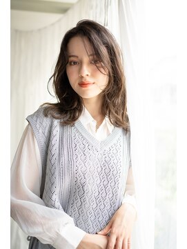 マグノリア オモテサンドウ(MAGNOLiA Omotesando) ゆるっとカールの大人可愛いフェミニンロング・・・HINATA