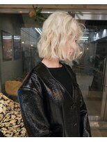 イェン(Yen.)&nbsp;ホワイトカラー/ブロンド/グレージュ/ケアブリーチ/ボブ