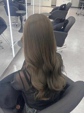 アルドーレフィエロ シンサイバシ(Ardore fiero shinsaibashi) ヘーゼルベージュ/ブリーチなし【小山田繭】20代30代40代