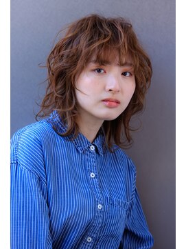 グルー(glue) 外ハネウルフくびれウェーブ