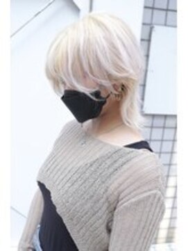 ディア(.eer) 抜きっぱなしブリーチ/ホワイトブロンド×ウルフショート