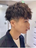 ツイストスパイラルパーマメンズマッシュツーブロック刈り上げ