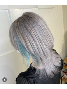 ロズクリア(Roz clear) シルバーアッシュ×水色/ウルフカット