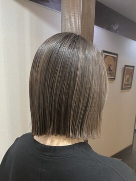 ララ(LALA) ボブ×細めハイライト