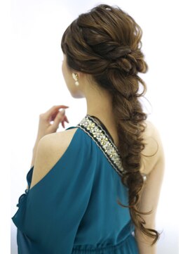 ゲッカビジン(GEKKABIJIN) 編み込みロングテールアレンジ《ヘアセット&着付 GEKKABIJIN》