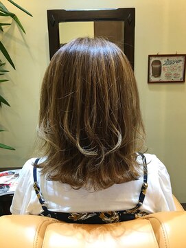 ヘアーリゾート トリップ(Hair Resort Trip) 外ハネミディ×ミルクティハイライト