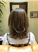 外ハネミディ×ミルクティハイライト