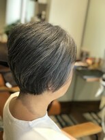 エール(Aile)&nbsp;MEN’S HAIR、サイドグラデーション、シルバーカラー