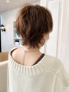 キャアリー(Caary) 福山市 人気  丸みショートウルフ　ショートヘアCaaryベージュ