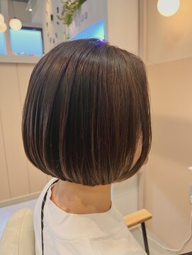 シダ(sida) 前下がりボブ