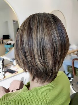 イルミチーノ(il micino) グレージュハイライト＋ショート