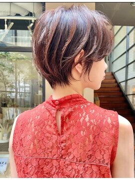 ビュートヨナカ(VIEW TOYONAKA) くびれコンパクトショート/レッドカラー/ハイライト