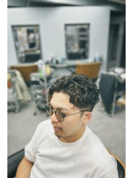 アイコン ブルー メンズ(I-CON #blue MEN'S) オールバックパーマスタイル【池袋フェード】