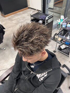 イーラ(era) メンズパーマブラウンベースハイライト縦落ちツイスト