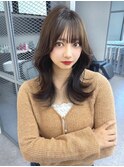 揺れる毛先が魅力的。ナチュラルレイヤーで王道モテ髪に