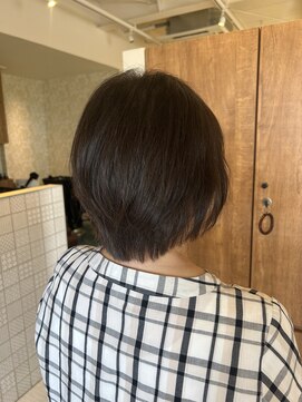 アクアリップル(aqua ripple) オリーブグレージュ大人可愛いショートボブ