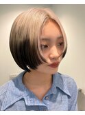 ミルクティーベージュ切りっぱなしボブ顔周りレイヤー大阪梅田