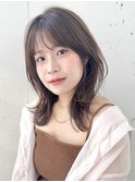 透明感柔らかベージュミディアムレイヤーくびれヘア