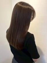 Q.SNSで話題の髪質改善Aujuaトリートメントの効果とは？内部補修で艶やまとまりを叶える♪赤坂駅/天神大名