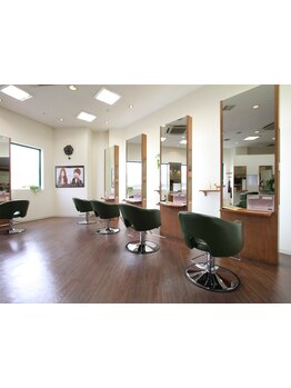 初めてでも緊張しない秘密はスタッフにアリ♪スタイル提案力はもちろん、「また行きたいな」と思う笑顔が◎