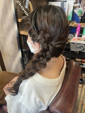 オーバーキャプテンネイキッド(OVER CAPTAIN NAKED) お呼ばれに！編みおろしアレンジ