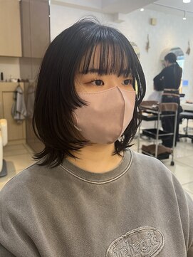 フレア(FLAiR) 10代20代顔周りレイヤーウルフっぽスタイルコテ巻き仕上げ