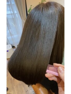 つむぎ まとまりのあるツヤさら髪