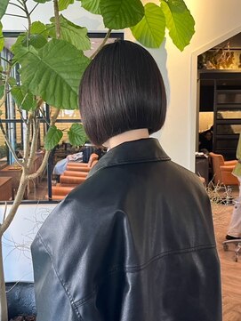 ラーサ(LaHzA) 大人ショートボブ前下がりひし形ボブ/ビビビ祭