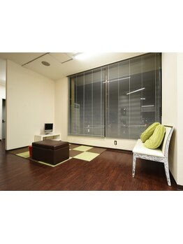 【お子様同伴可】キッズスペース完備！リラックスしながら至福のサロンタイムをお過ごしください♪