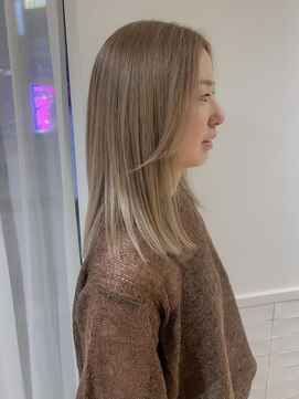 ネオリーブ チロル 横浜西口店(Neolive CiroL.) まろみベージュカラー ブリーチカラー　Wカラー