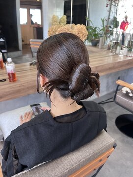 ティティ(TiTi) お呼ばれヘア シンプルアレンジ タイト カチモリ[TiTi_りの]