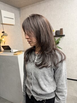 ニコ サガ(NIKO Saga) 佐賀/レイヤーカット/ハッシュカット/赤み消しカラー/オリーブ