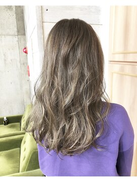 モモ(MOMO) ミルクティベージュ