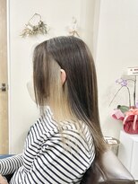 ホンネ(honne.)&nbsp;イヤリングカラー×ホワイトベージュ×イメチェンヘアスタイル