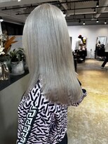 メリー オオサカ(Merly Osaka)&nbsp;ハイトーンなのにサラ艶！寒色ホワイトカラー