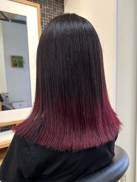 ルーム(Room) 赤グラデーションカラー/切りっぱなしミディアム/ダブルカラー