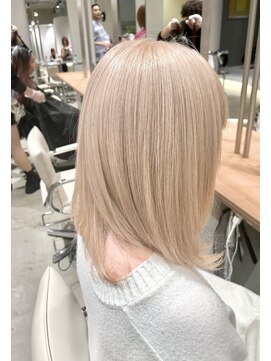 ローエ バイ デコ(Rohe by DECO) 【長谷川】ホワイトベージュ