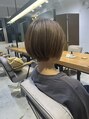 ルイス 宝塚(Luis) ブリーチなしのwカラーでショートボブ×王道ベージュ。